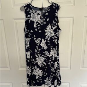 NWOT Roz&Ali Floral Sleeveless Dress with Ring Detail